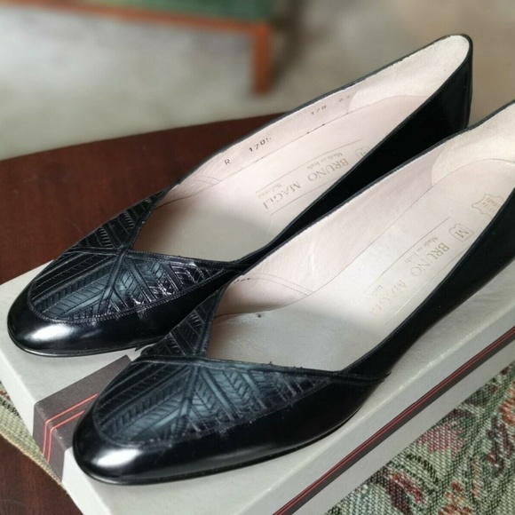 Bruno Magli Black Leather 1-1/2" Heel 8-1/2 AAAA N - Picture 1 of 7